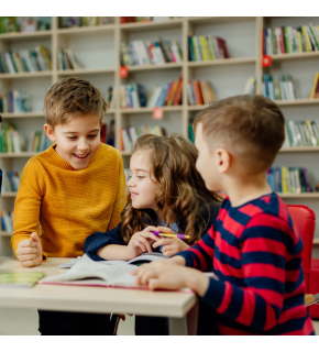 Exploradores Bilíngues: Aprendendo Inglês Brincando