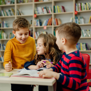 Exploradores Bilíngues: Aprendendo Inglês Brincando