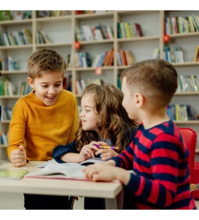 Exploradores Bilíngues: Aprendendo Inglês Brincando